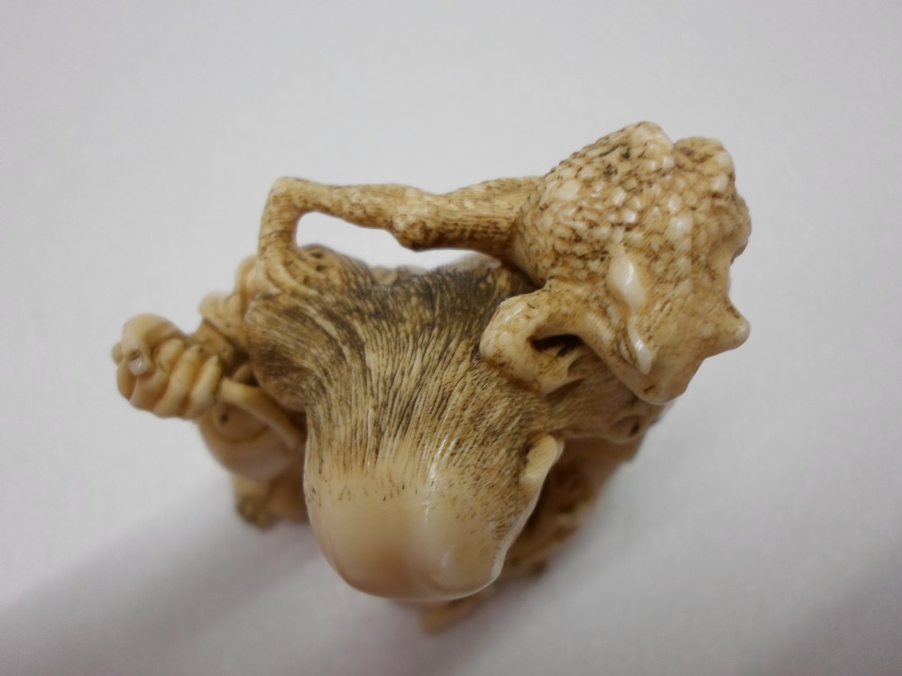 HUMEROUS JAPANESE IVORY OKIMONO HOTEI AND TOADS View VIII
