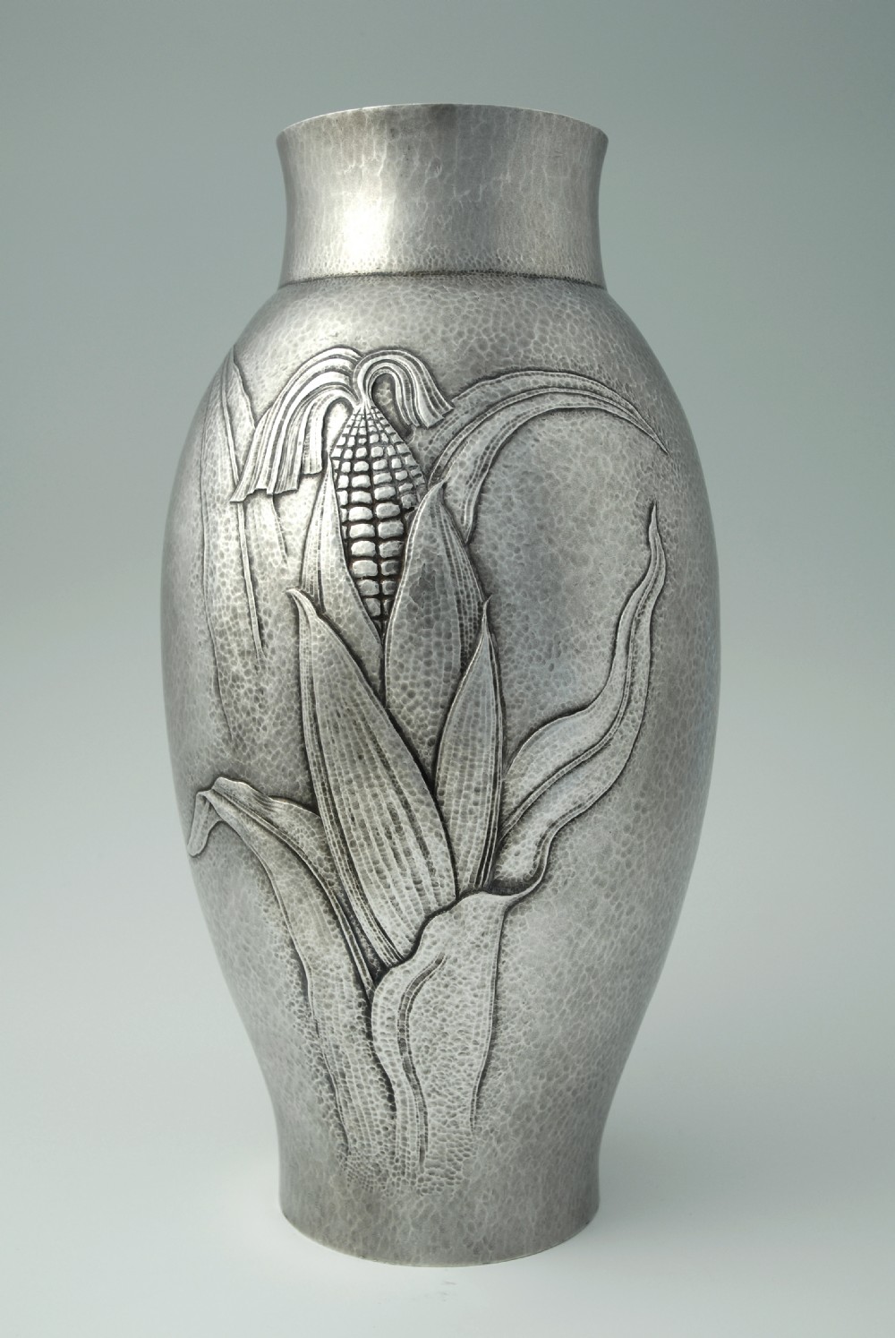 MAGNIFICENT LARGE JAPANESE SILVER VASE - SEIKA SIGNED  View IV