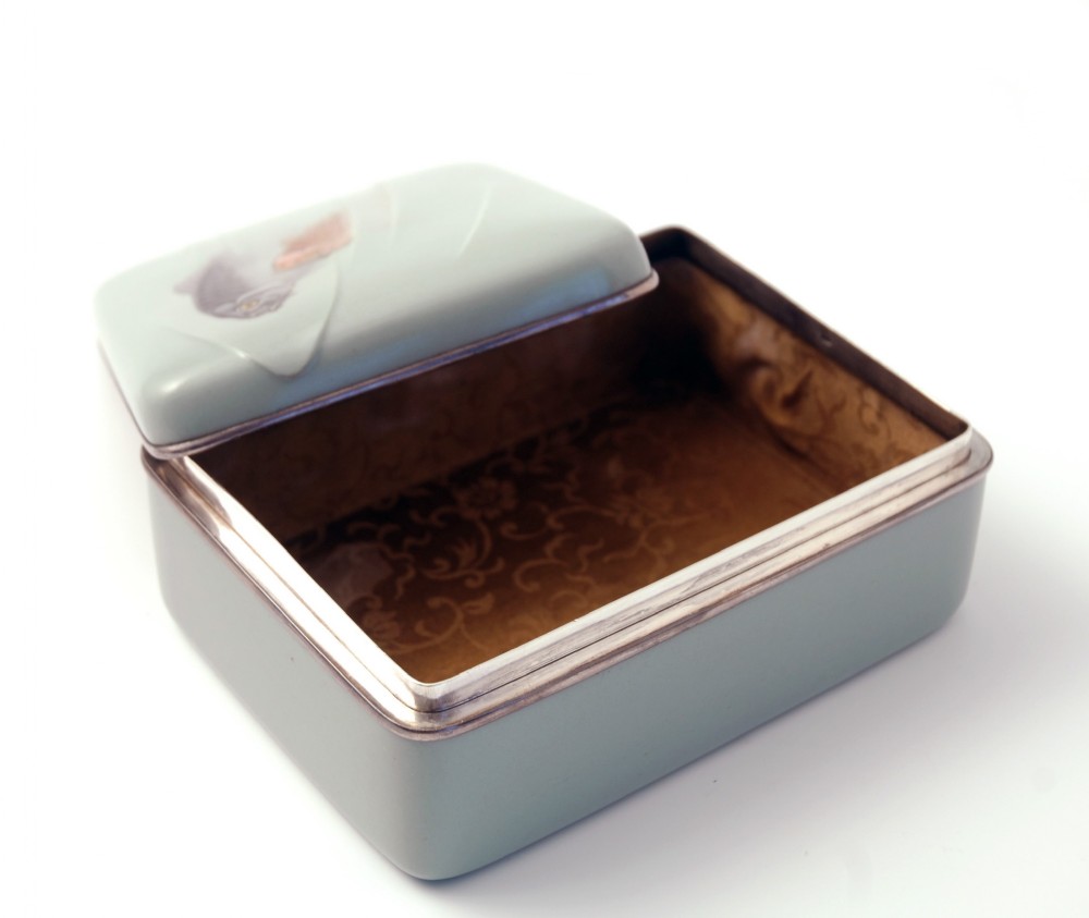 JAPANESE MORIAGE CLOISONNE SILVER RIMMED BOX GONDA HIROSUKE View III