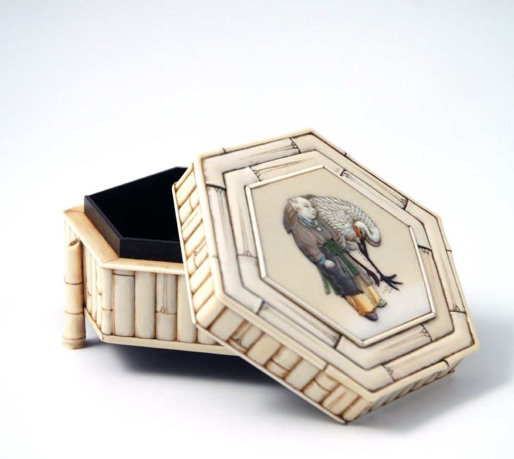 EXQUISITE JAPANESE IVORY & SHIBAYAMA LIDDED BOX View II