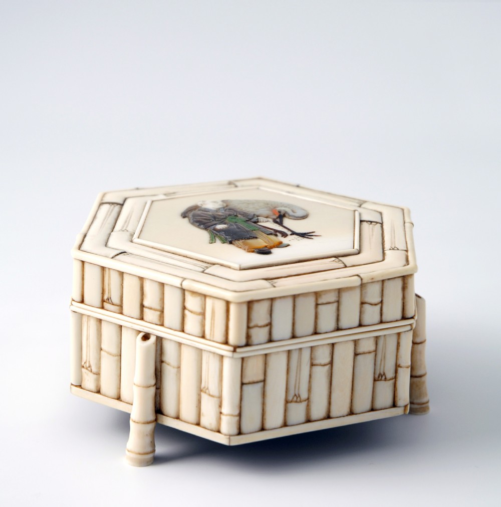 EXQUISITE JAPANESE IVORY & SHIBAYAMA LIDDED BOX View III