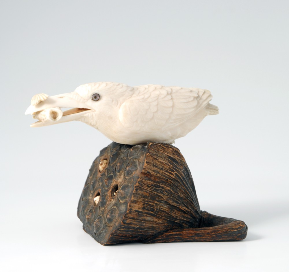 FANTASTIC QUALITY JAPANESE OKIMONO KINGFISHER ON SEED POD MEIJI View II