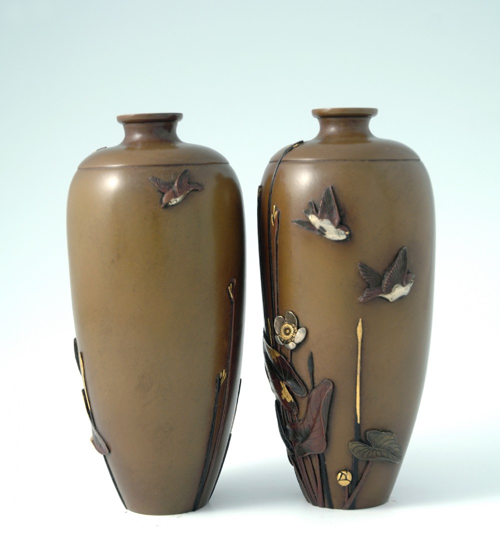 FINE PAIR OF JAPANESE ONLAID VASES MIYABE ATSUYOSHI View V