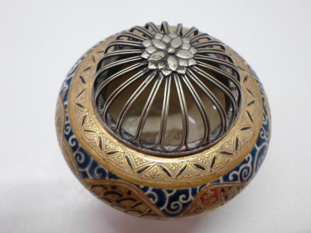 JAPANESE IMPERIAL SATSUMA SILVER LIDDED KORO View III