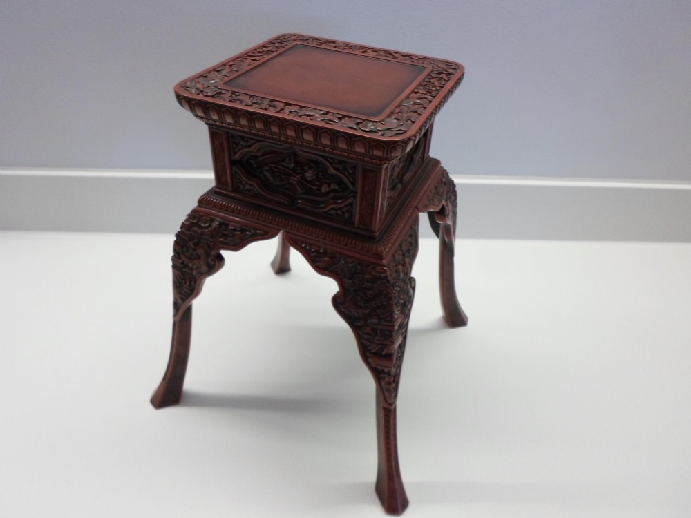 FANTASTIC QUALITY CHINESE CINNABAR LACQUER DISPLAY STAND View III