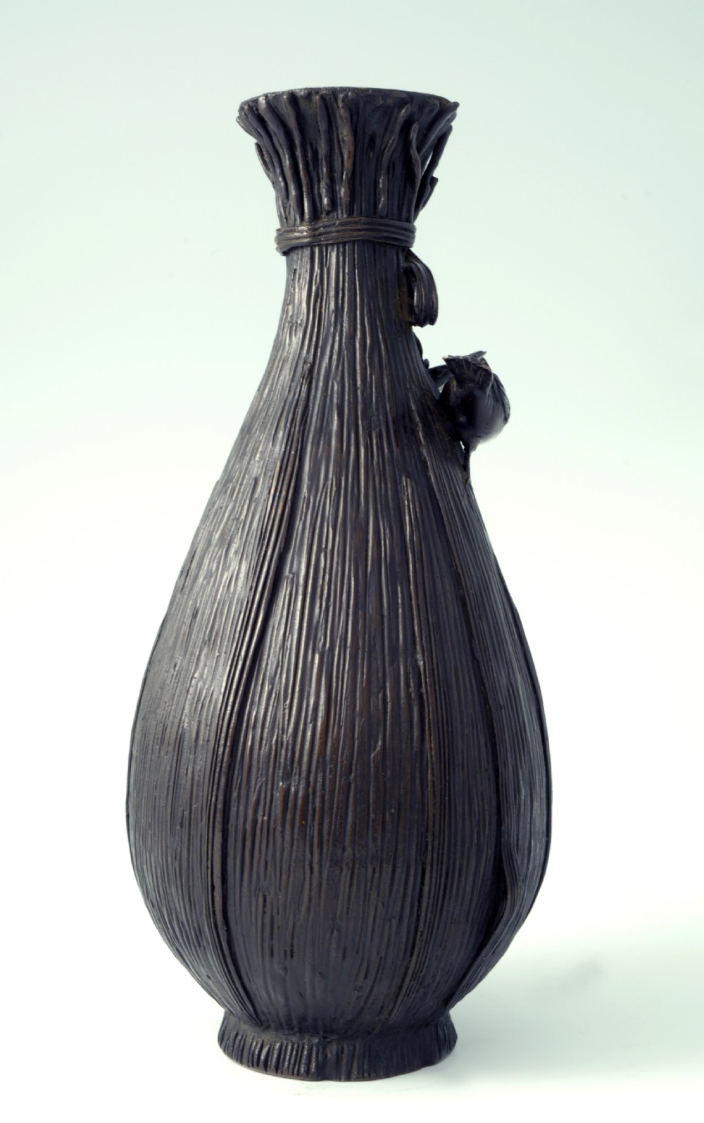 DELIGHTFUL JAPANESE BRONZE BIRD VASE MEIJI PERIOD View VII