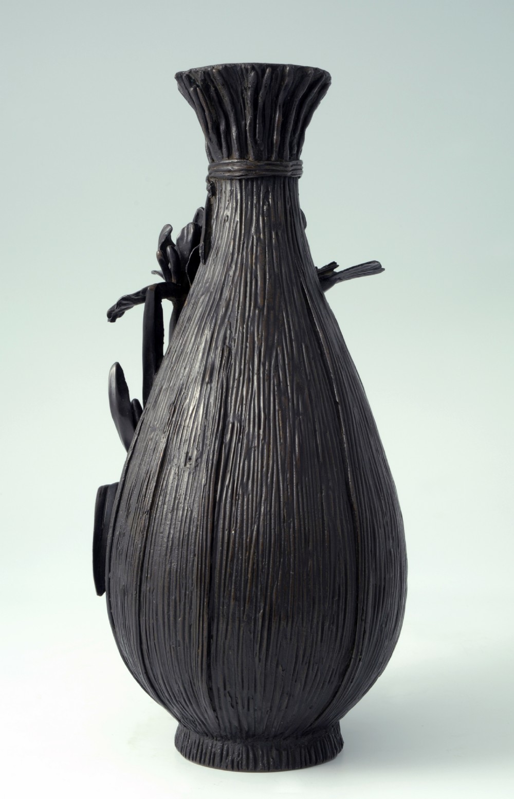 DELIGHTFUL JAPANESE BRONZE BIRD VASE MEIJI PERIOD View V