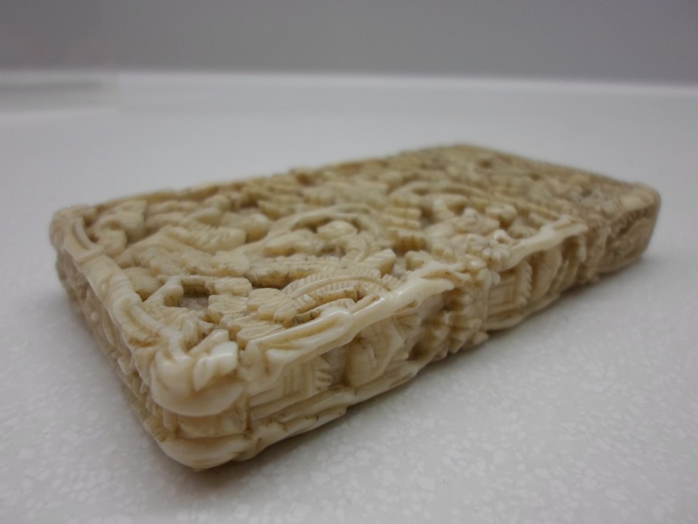 FINE QUALITY CHINESE CANTONESE IVORY CARD CASE View III