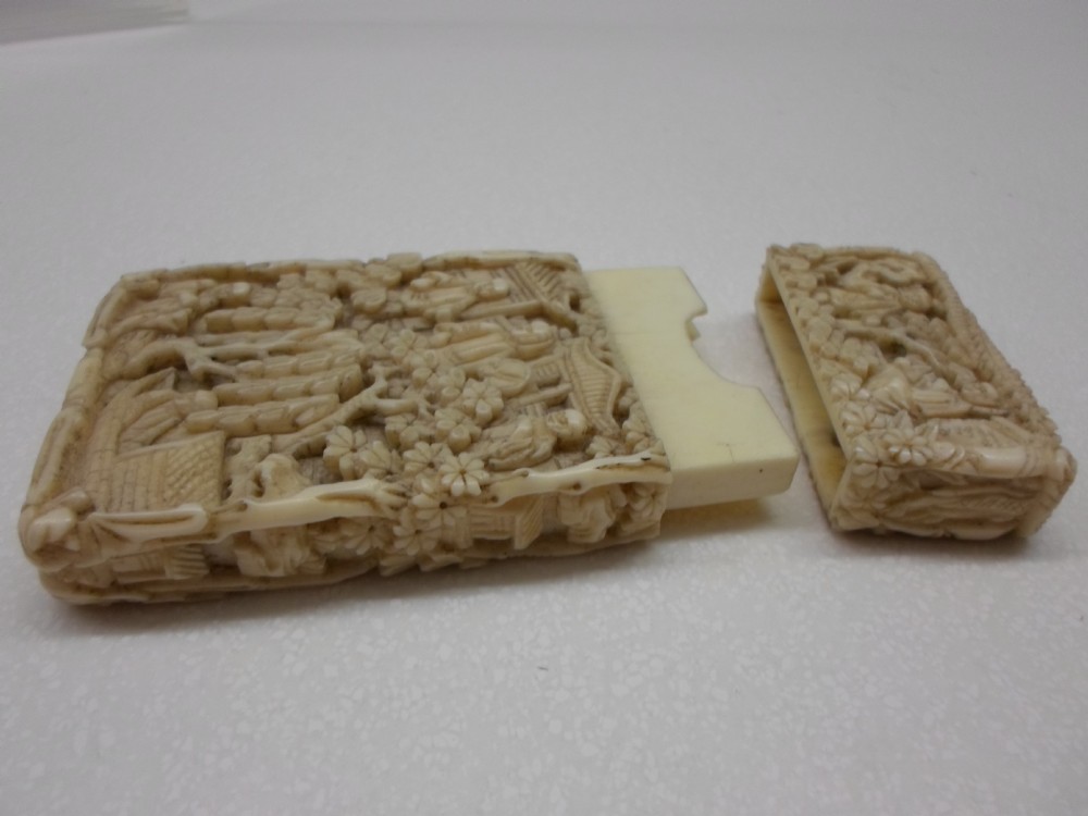 FINE QUALITY CHINESE CANTONESE IVORY CARD CASE View V