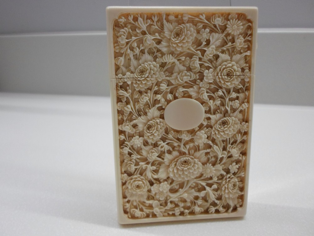 FABULOUS QUALITY 19TH CENTURY CHINESE IVORY CARD CASE  View III