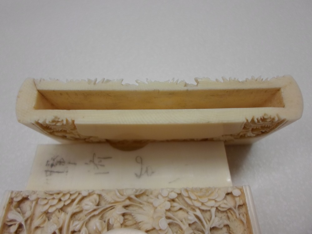FABULOUS QUALITY 19TH CENTURY CHINESE IVORY CARD CASE  View VI