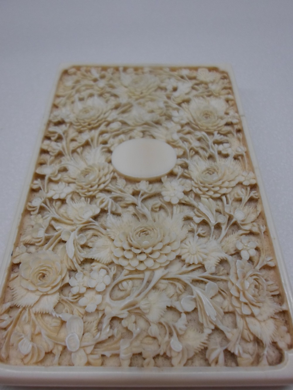 FABULOUS QUALITY 19TH CENTURY CHINESE IVORY CARD CASE  View VII