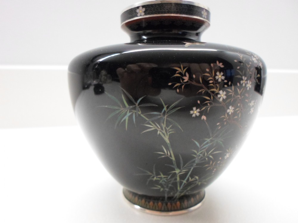 GOLD WIRE JAPANESE CLOISONNE VASE MEIJI PERIOD View II