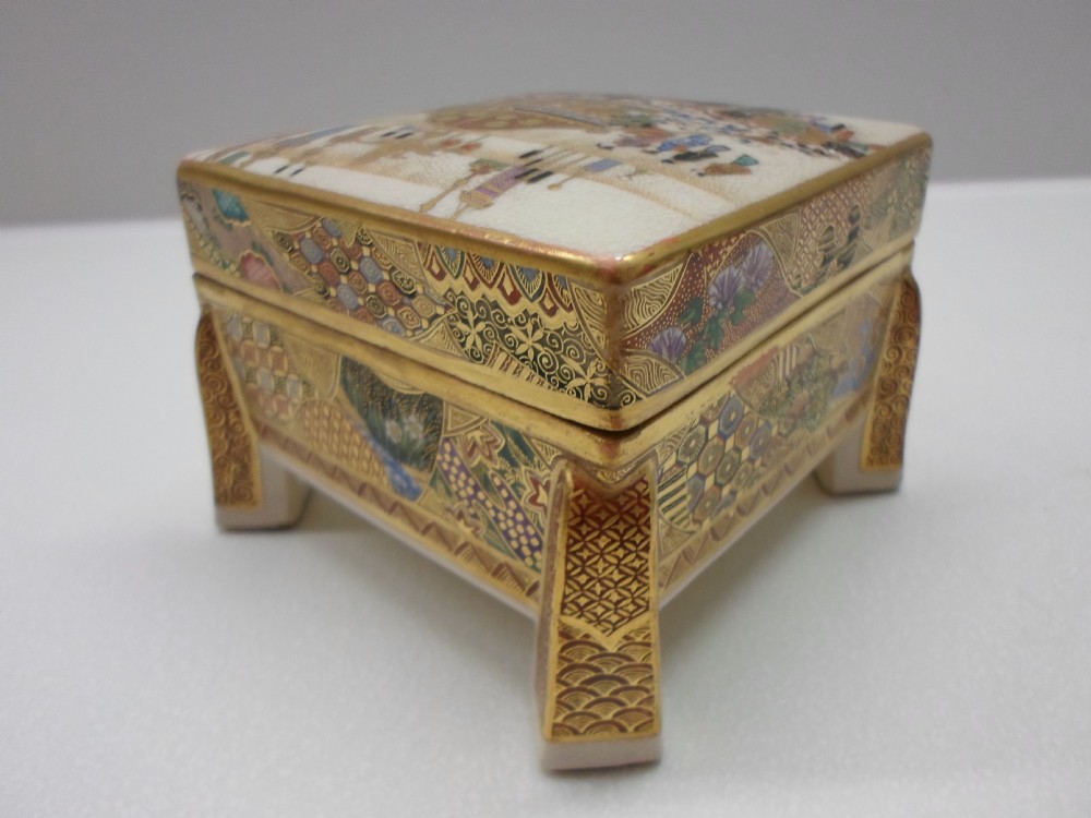 JAPANESE SATSUMA KOGO (LIDDED BOX) SIGNED MEIJI PERIOD View III