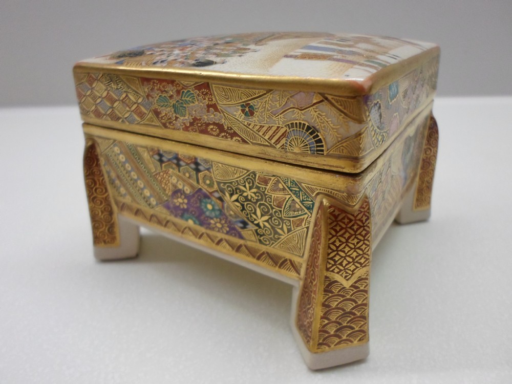 JAPANESE SATSUMA KOGO (LIDDED BOX) SIGNED MEIJI PERIOD View IV