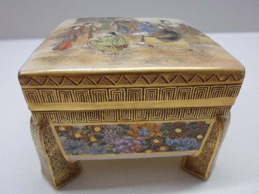 JAPANESE SATSUMA KOGO (LIDDED BOX)SIGNED MEIJI PERIOD View II