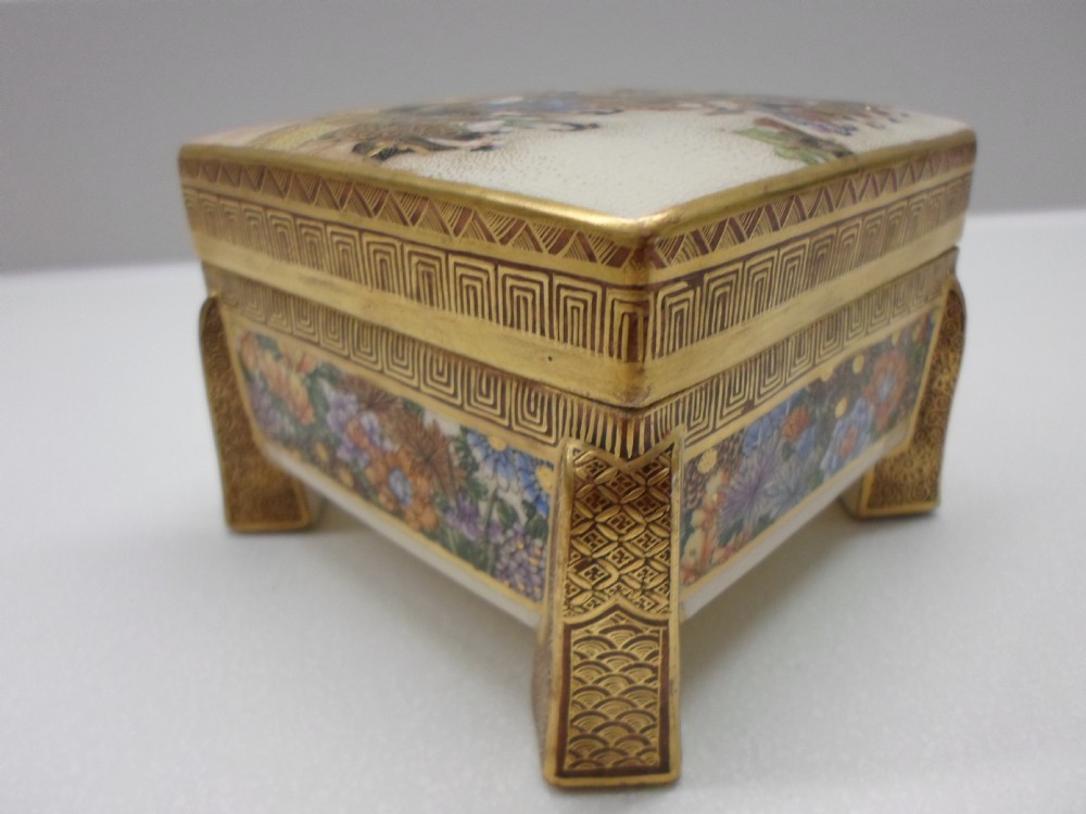 JAPANESE SATSUMA KOGO (LIDDED BOX)SIGNED MEIJI PERIOD View V