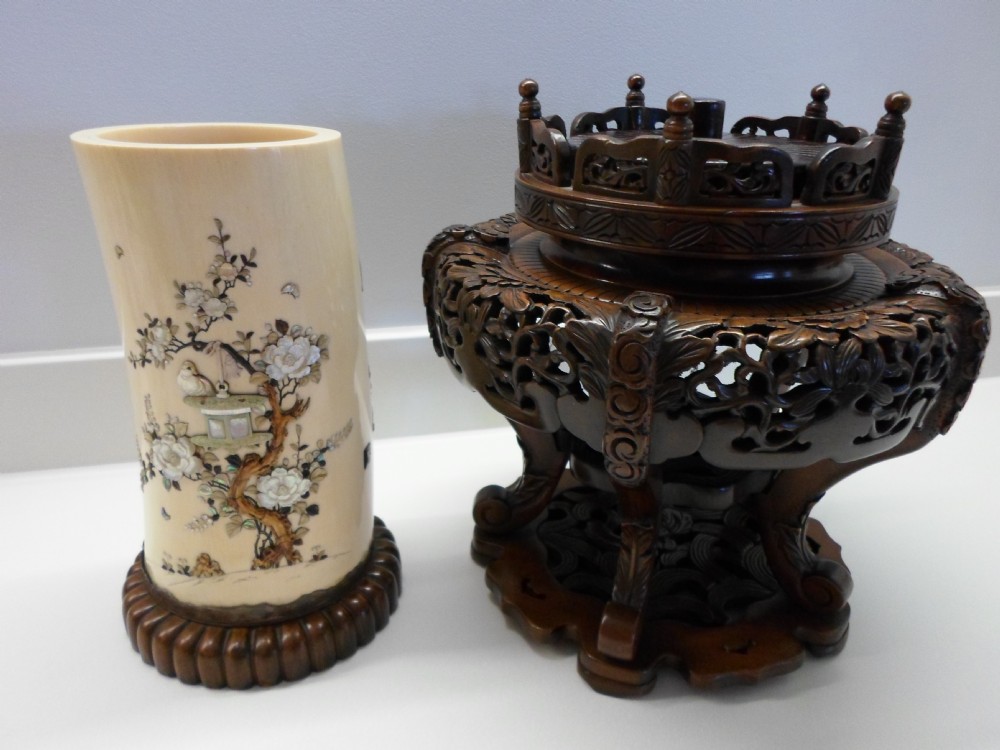 STUNNING LARGE JAPANESE SHIBAYAMA IVORY TUSK VASE ON STAND View III