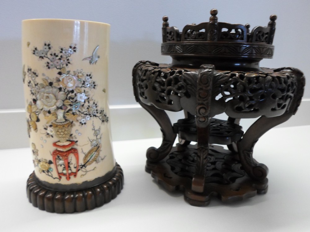 STUNNING LARGE JAPANESE SHIBAYAMA IVORY TUSK VASE ON STAND View IV