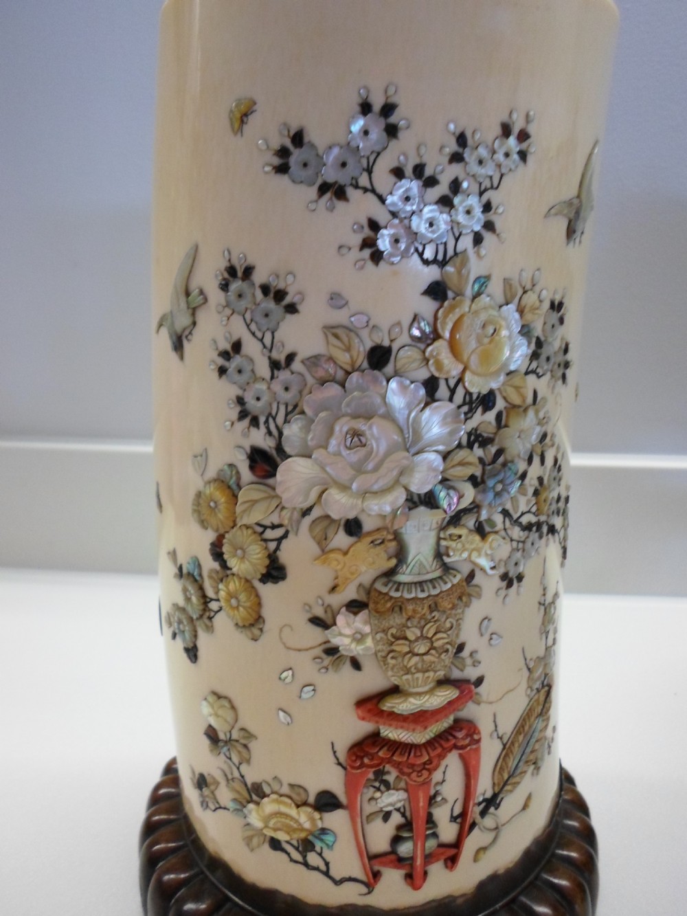 STUNNING LARGE JAPANESE SHIBAYAMA IVORY TUSK VASE ON STAND View VII