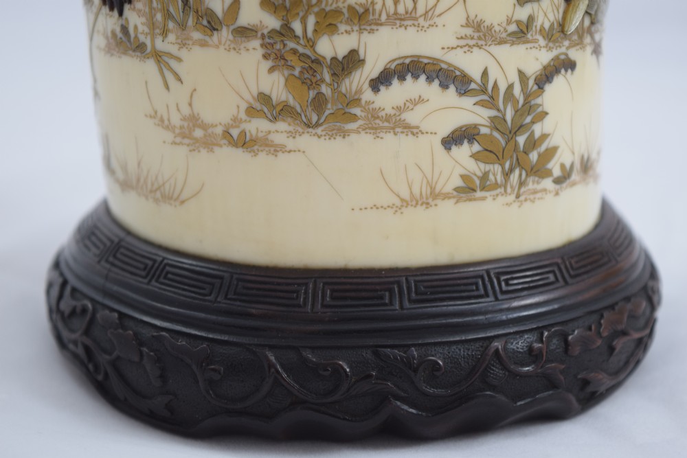 SUPERB PAIR OF JAPANESE IVORY GOLD LACQUER & SHIBAYAMA TUSK VASES View XII