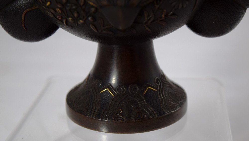 STYLISH AND UNUSUAL JAPANESE BRONZE ONLAID VASE View VI