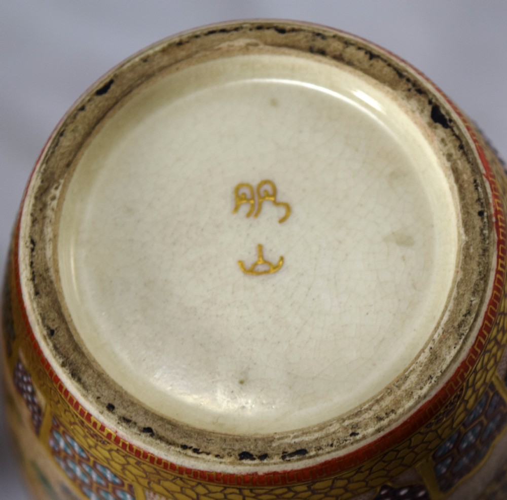 FINE QUALITY PAIR OF MEIZAN JAPANESE SATSUMA VASES View X
