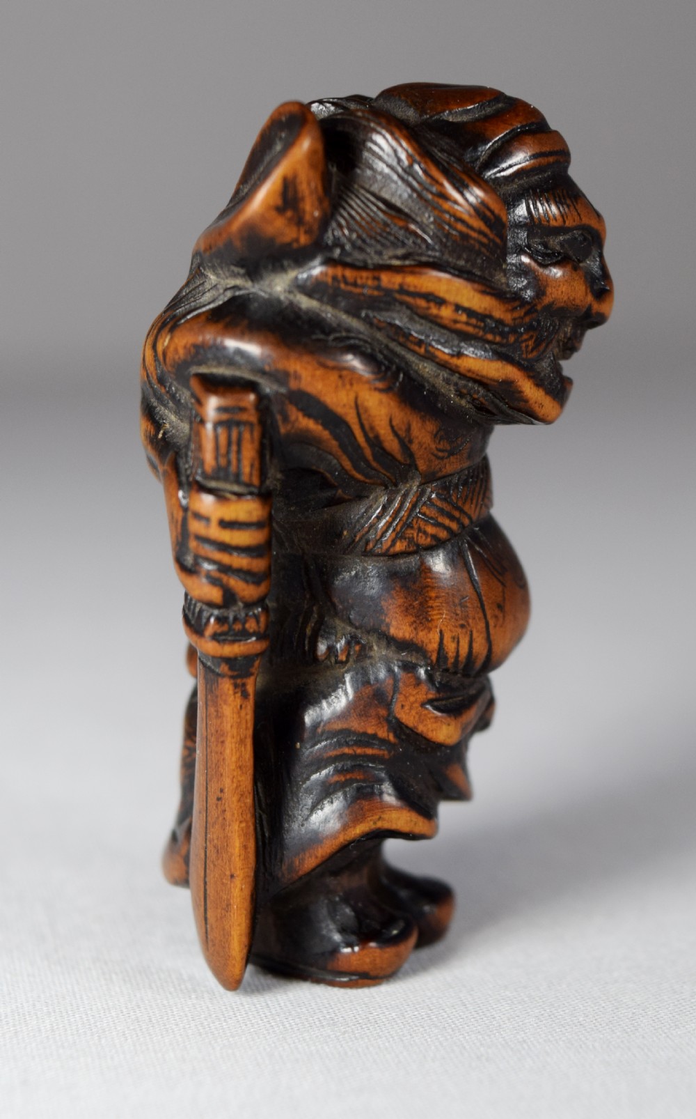 18TH CENTURY JAPANESE BOXWOOD NETSUKE WINDSWEPT SHOKI View III
