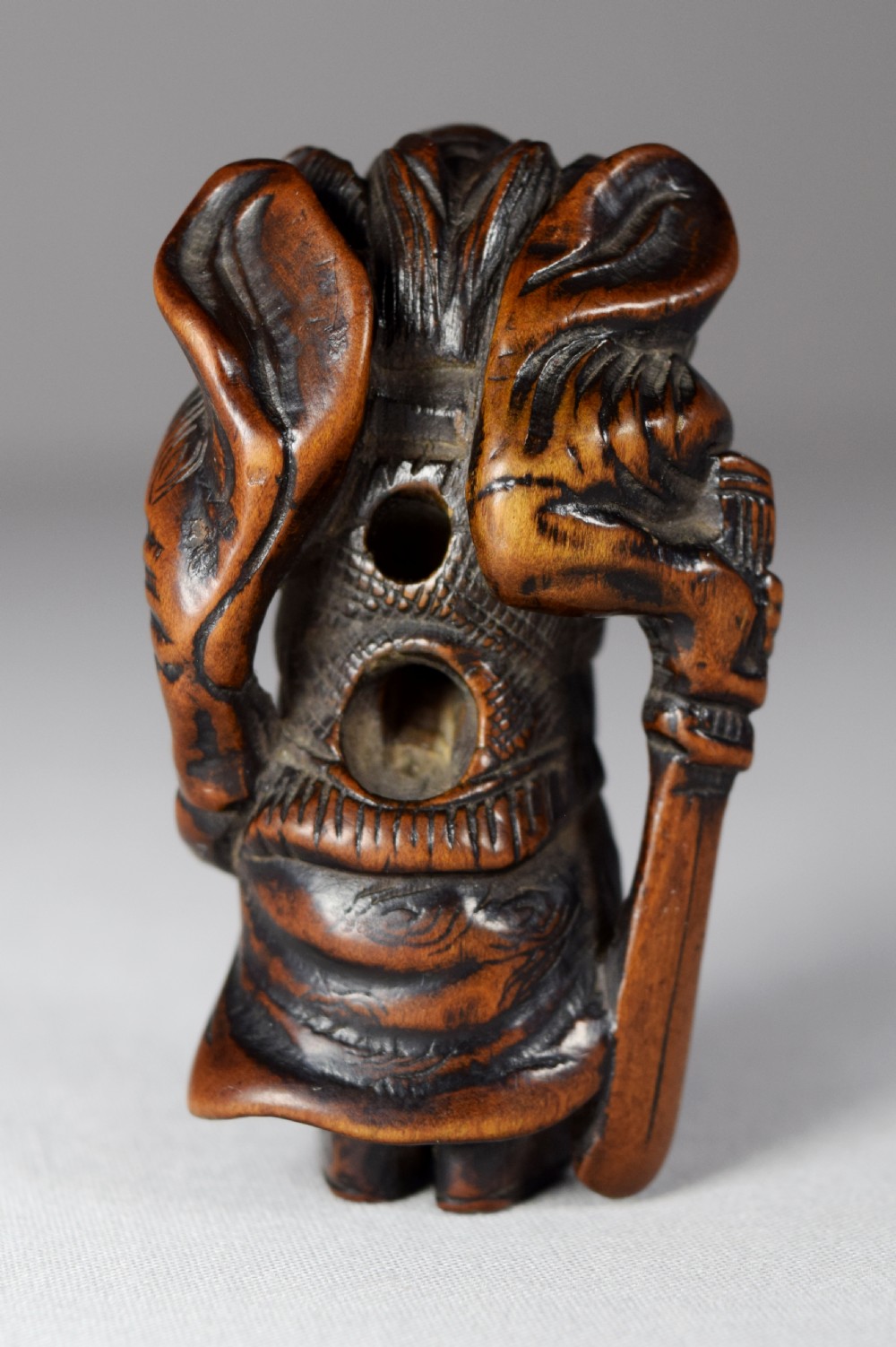 18TH CENTURY JAPANESE BOXWOOD NETSUKE WINDSWEPT SHOKI View IV