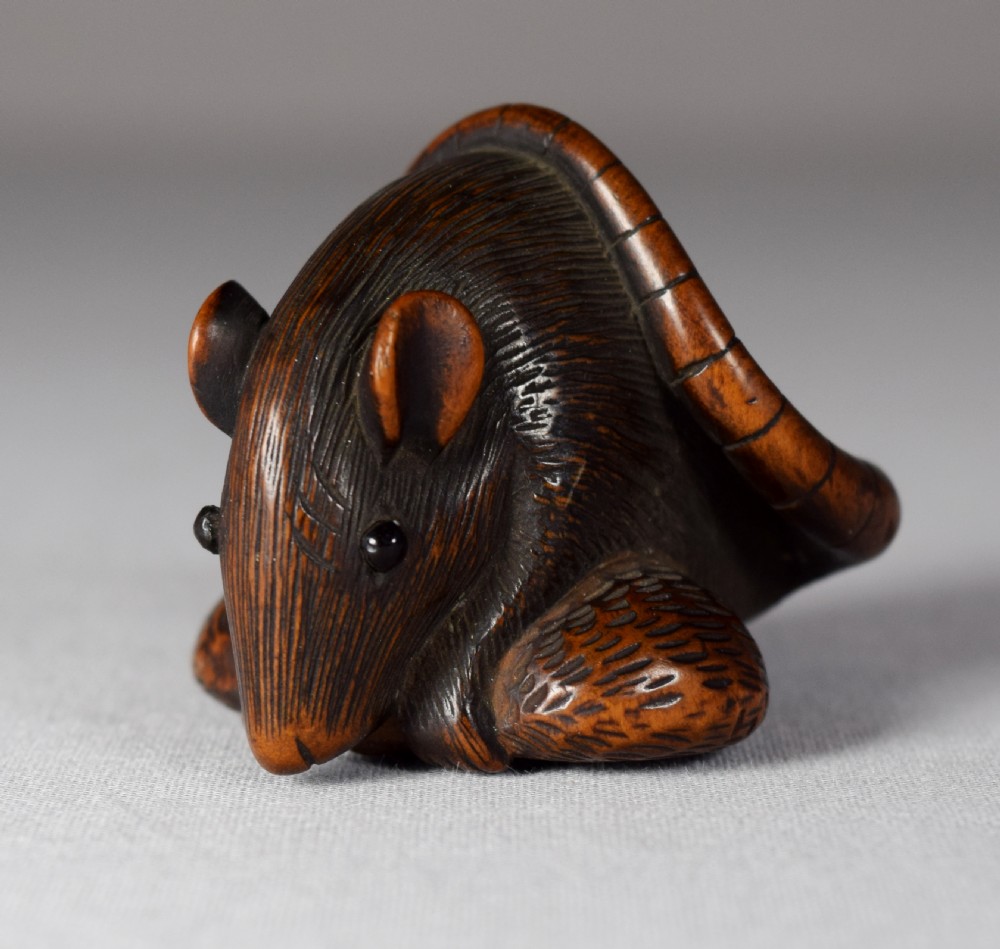 SUPERB JAPANESE BOXWOOD RAT ON CHESTNUT NETSUKE View II