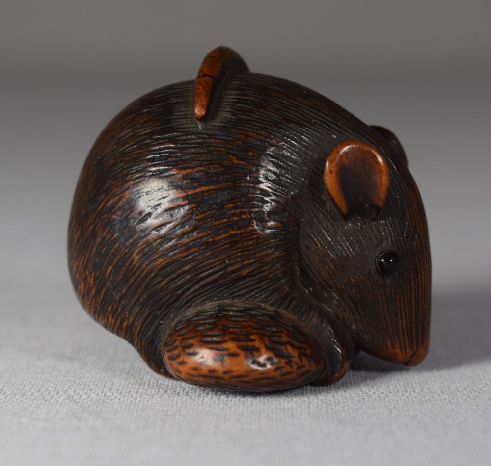 SUPERB JAPANESE BOXWOOD RAT ON CHESTNUT NETSUKE View III