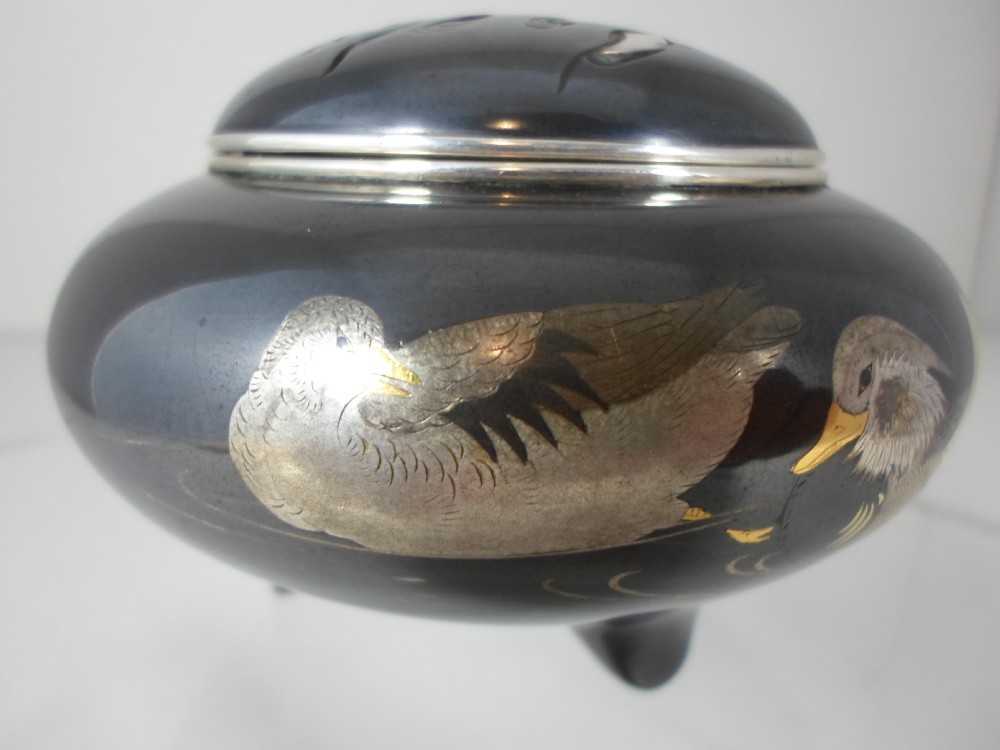 SUPERB QUALITY JAPANESE SHAKUDO MIXED METAL KORO View VIII
