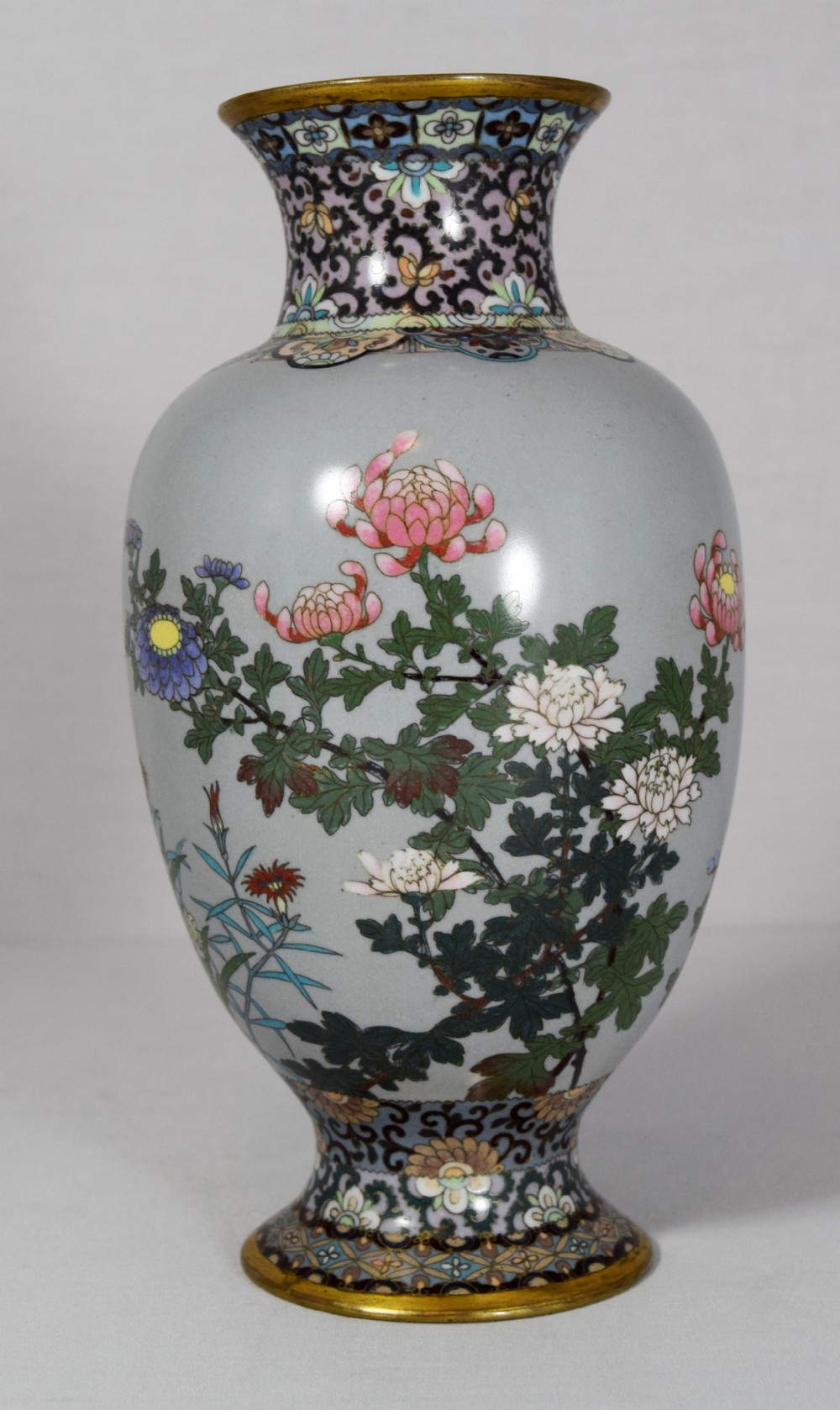 DECORATIVE PAIR OF JAPANESE CLOISONNE MEIJI PERIOD VASES View VIII