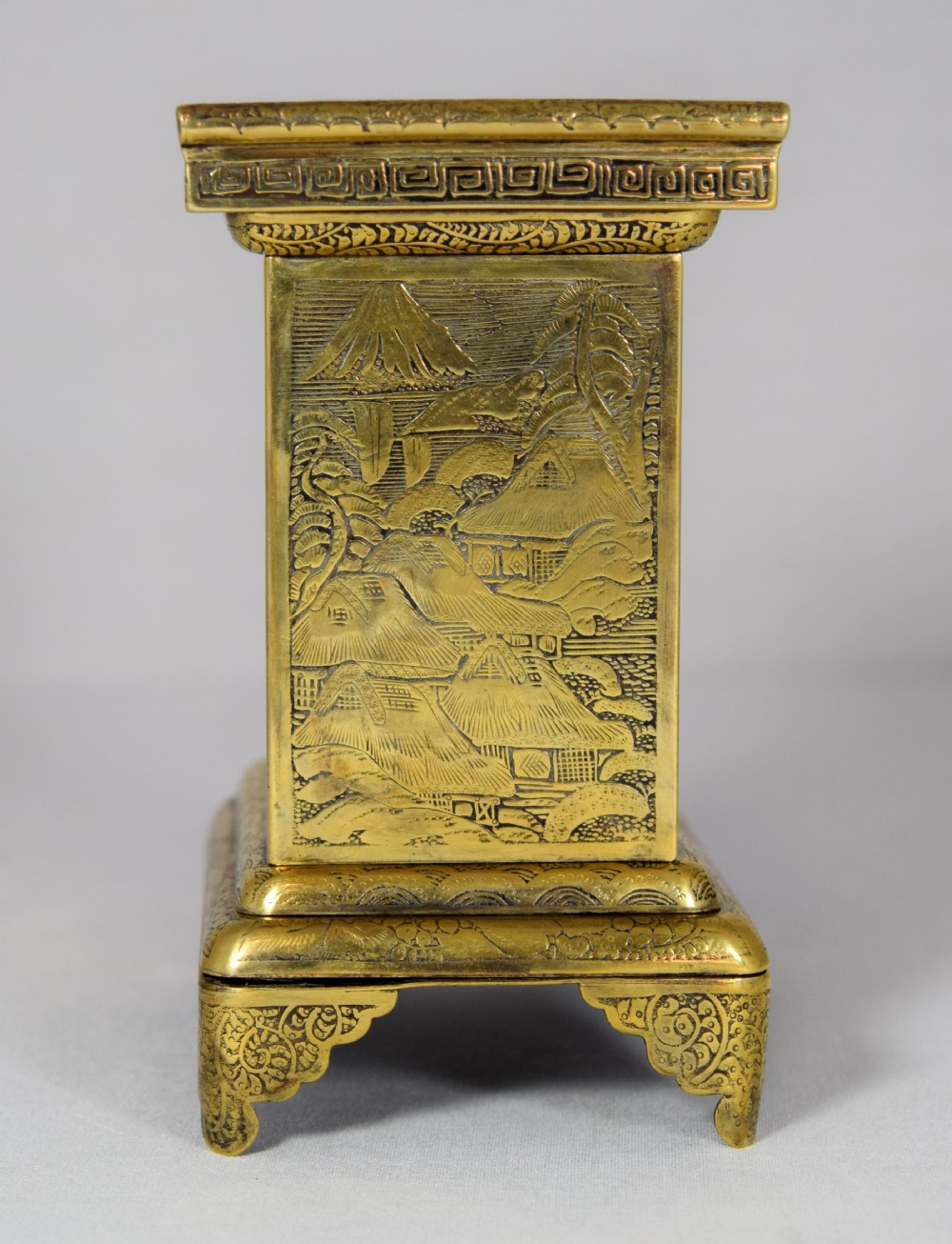  19TH CENTURY JAPANESE KOMAI STYLE MINIATURE CABINET View IV