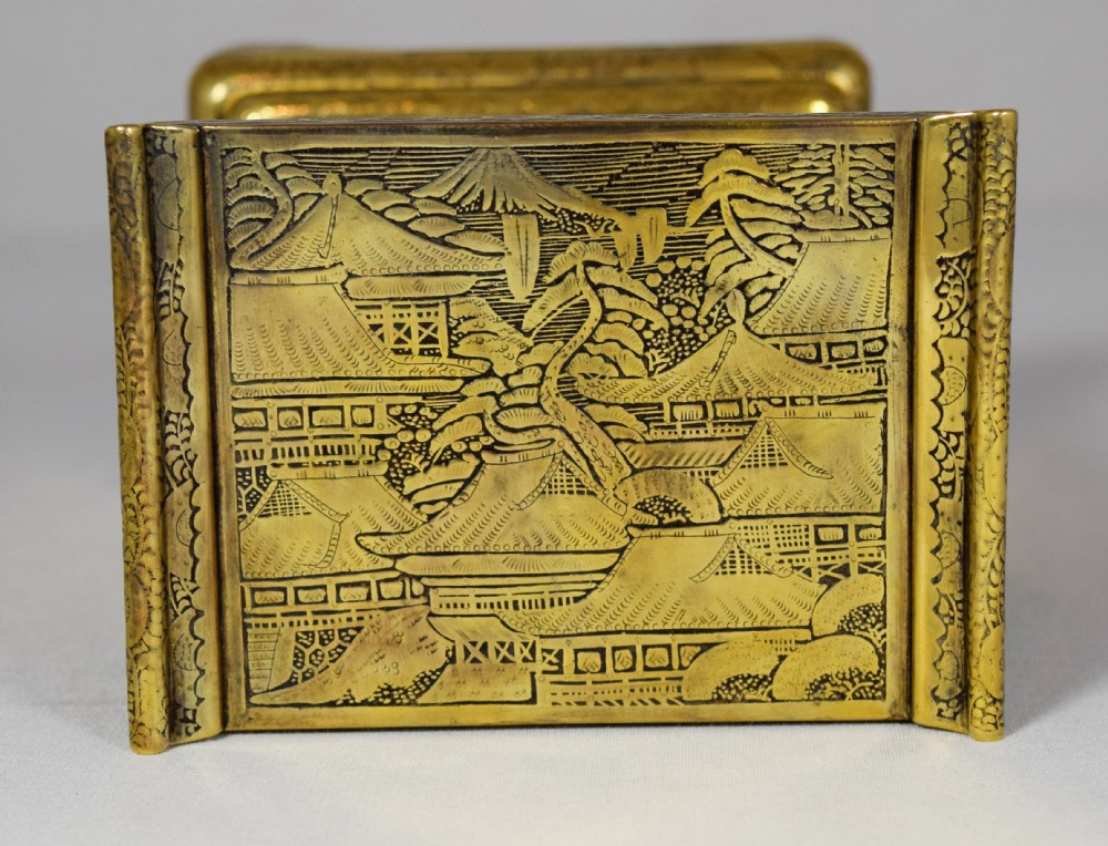  19TH CENTURY JAPANESE KOMAI STYLE MINIATURE CABINET View VI