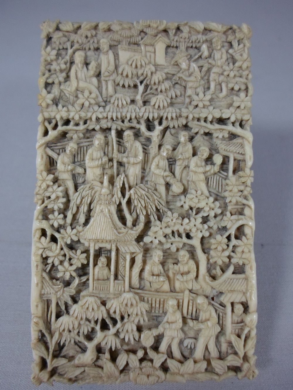 19TH CENTURY CHINESE CANTONESE IVORY CARD CASE  View II
