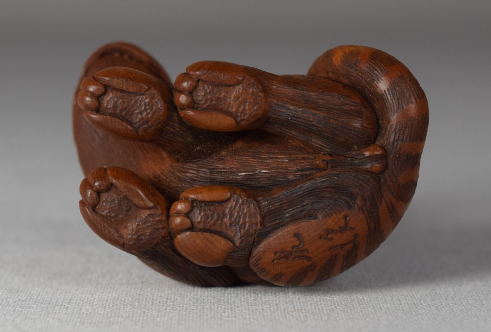 EARLY 19TH C JAPANESE BOXWOOD TIGER NETSUKE SIGNED KOKEI View IV