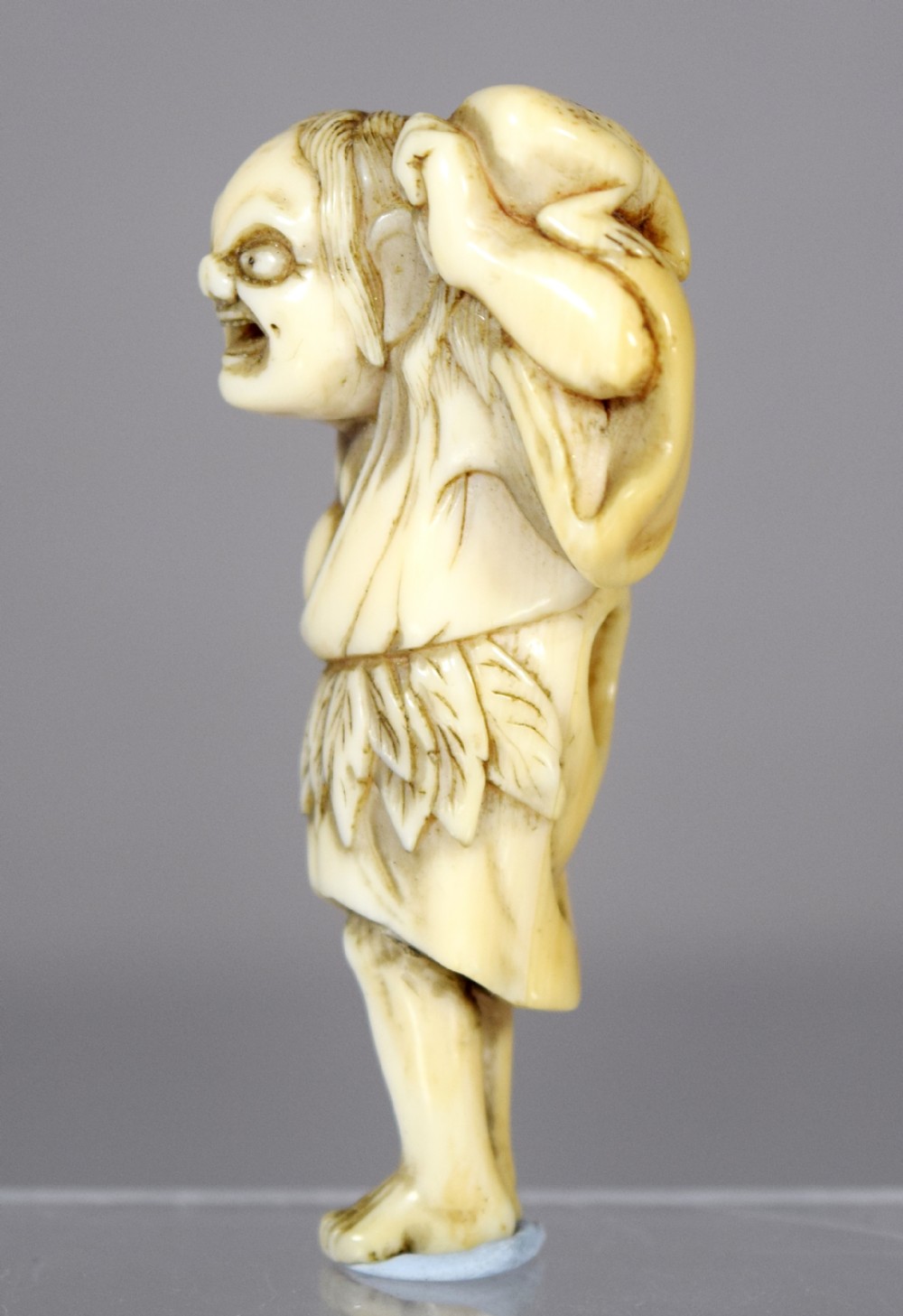 LATE 18TH CENTURY JAPANESE IVORY NETSUKE GAMMA SENNIN View II