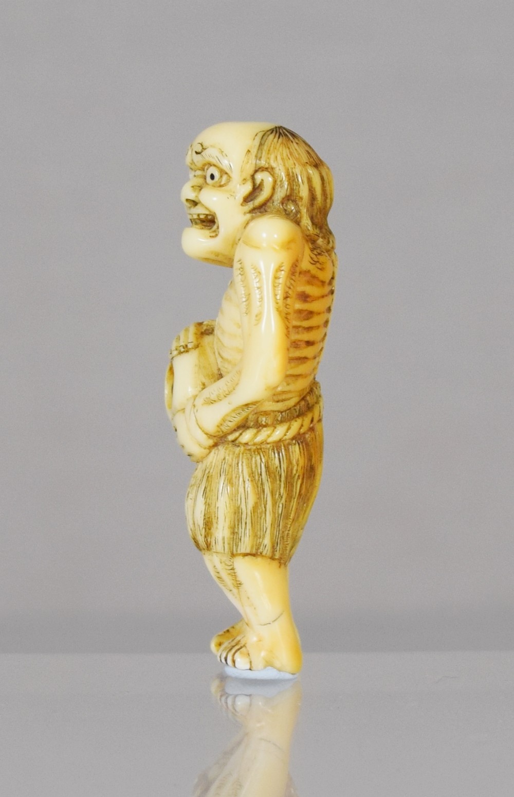 GREAT JAPANESE IVORY NETSUKE FISHERMAN WITH TAMA View II