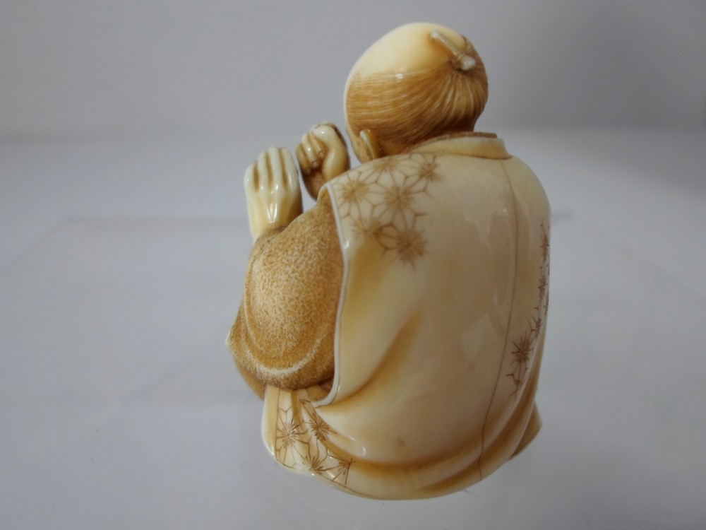 FABULOUS QUALITY UNUSUAL JAPANESE IVORY NETSUKE EGG TESTER View III