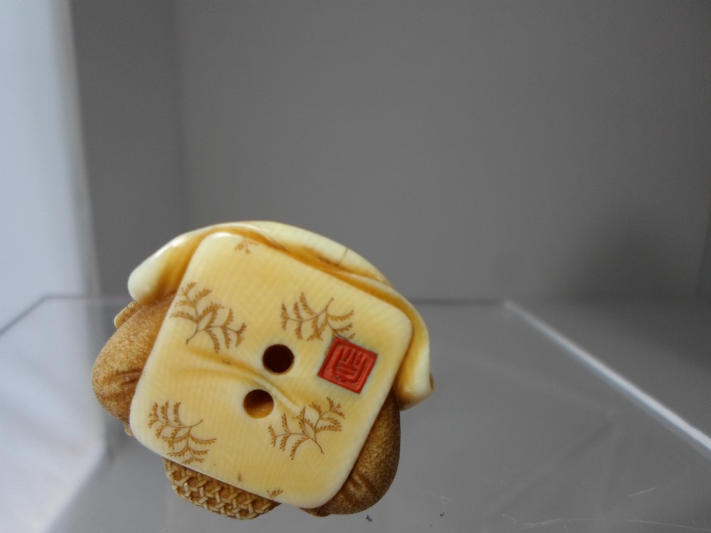 FABULOUS QUALITY UNUSUAL JAPANESE IVORY NETSUKE EGG TESTER View VI