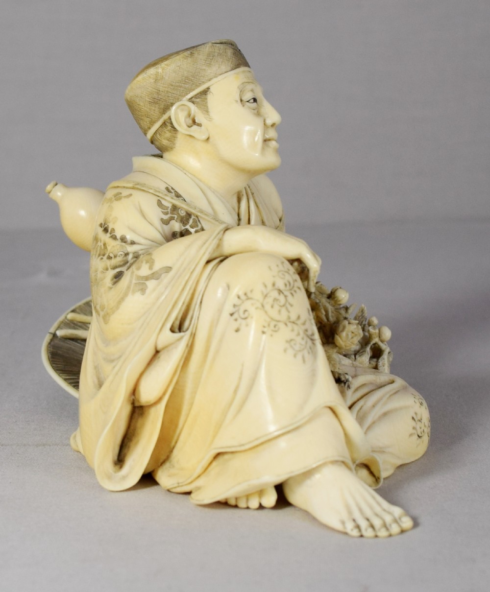 A FINELY DRAWN JAPANESE IVORY OKIMONO SIGNED MUNETOSHI View III