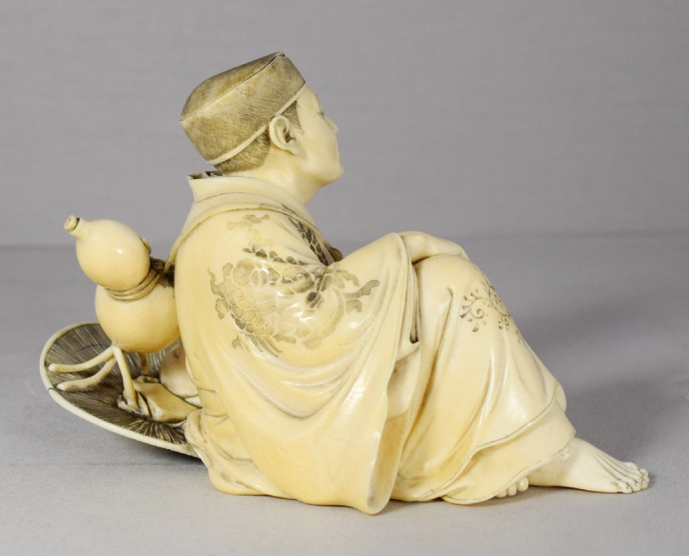 A FINELY DRAWN JAPANESE IVORY OKIMONO SIGNED MUNETOSHI View IV