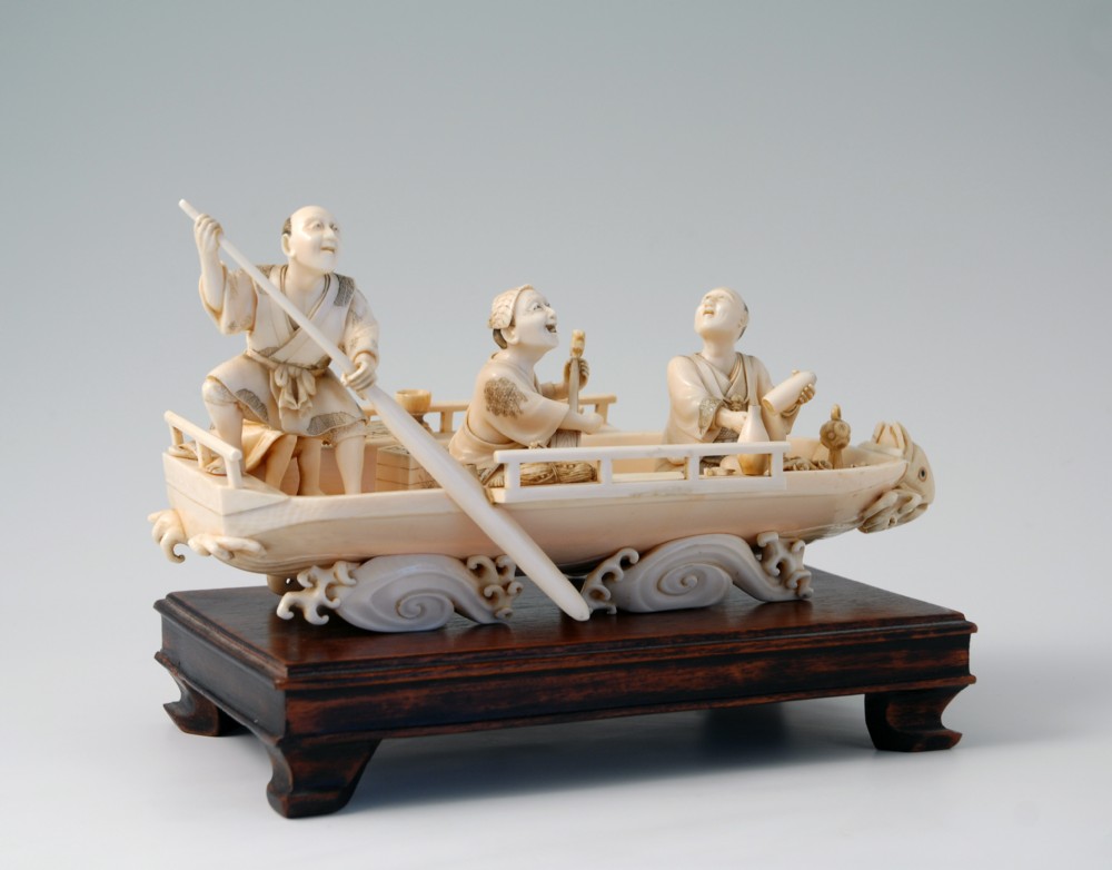 A HUMEROUS JAPANESE IVORY OKIMONO PLEASURE BOAT SIGNED 