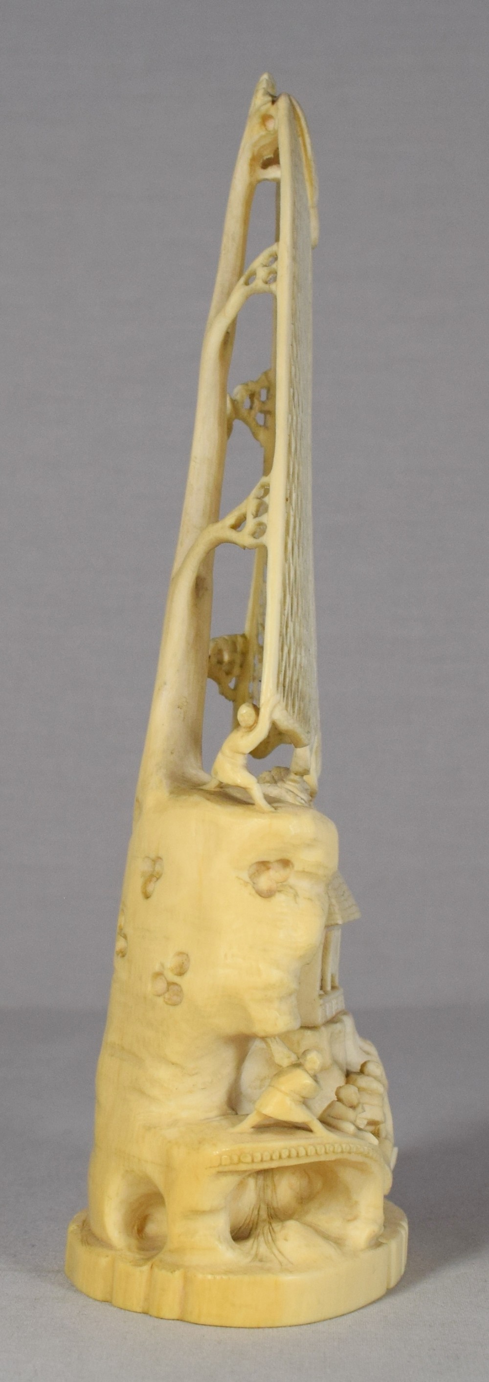 JAPANESE ONE PIECE IVORY OKIMONO FISHERMAN DRYING NETS View V