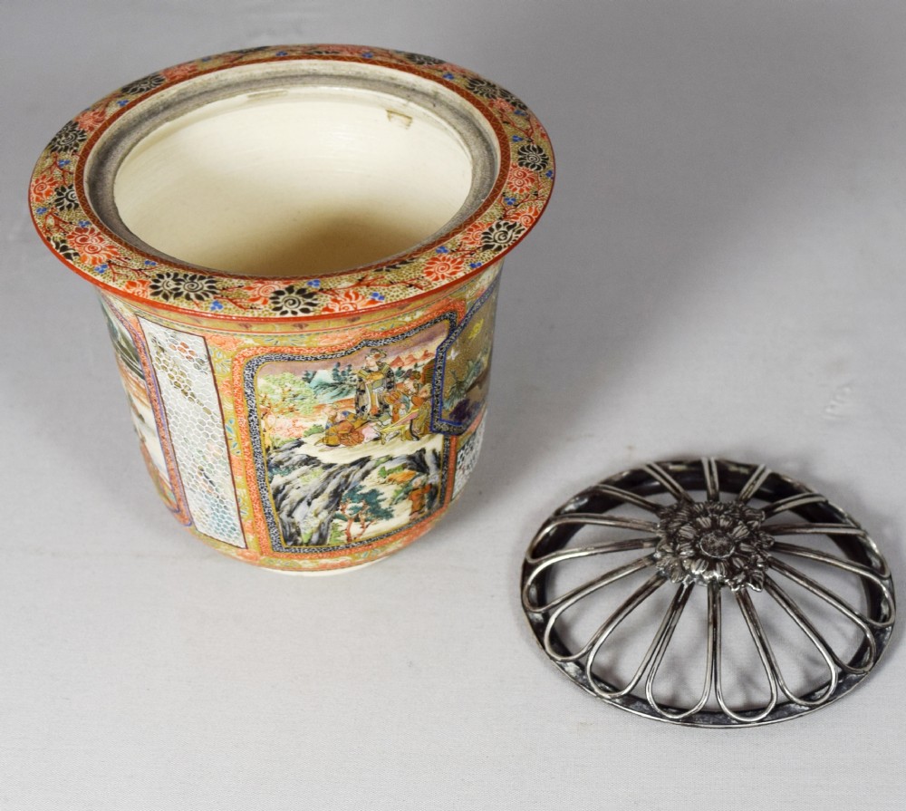 A RARE TOKYO POTTED SATSUMA KORO ATTR TO NARUSE SEISHI View XIV