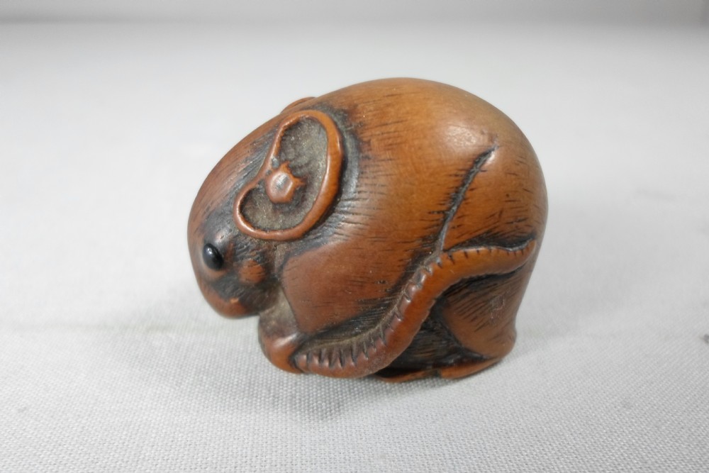 19TH CENTURY JAPANESE BOXWOOD RAT NETSUKE  View IV