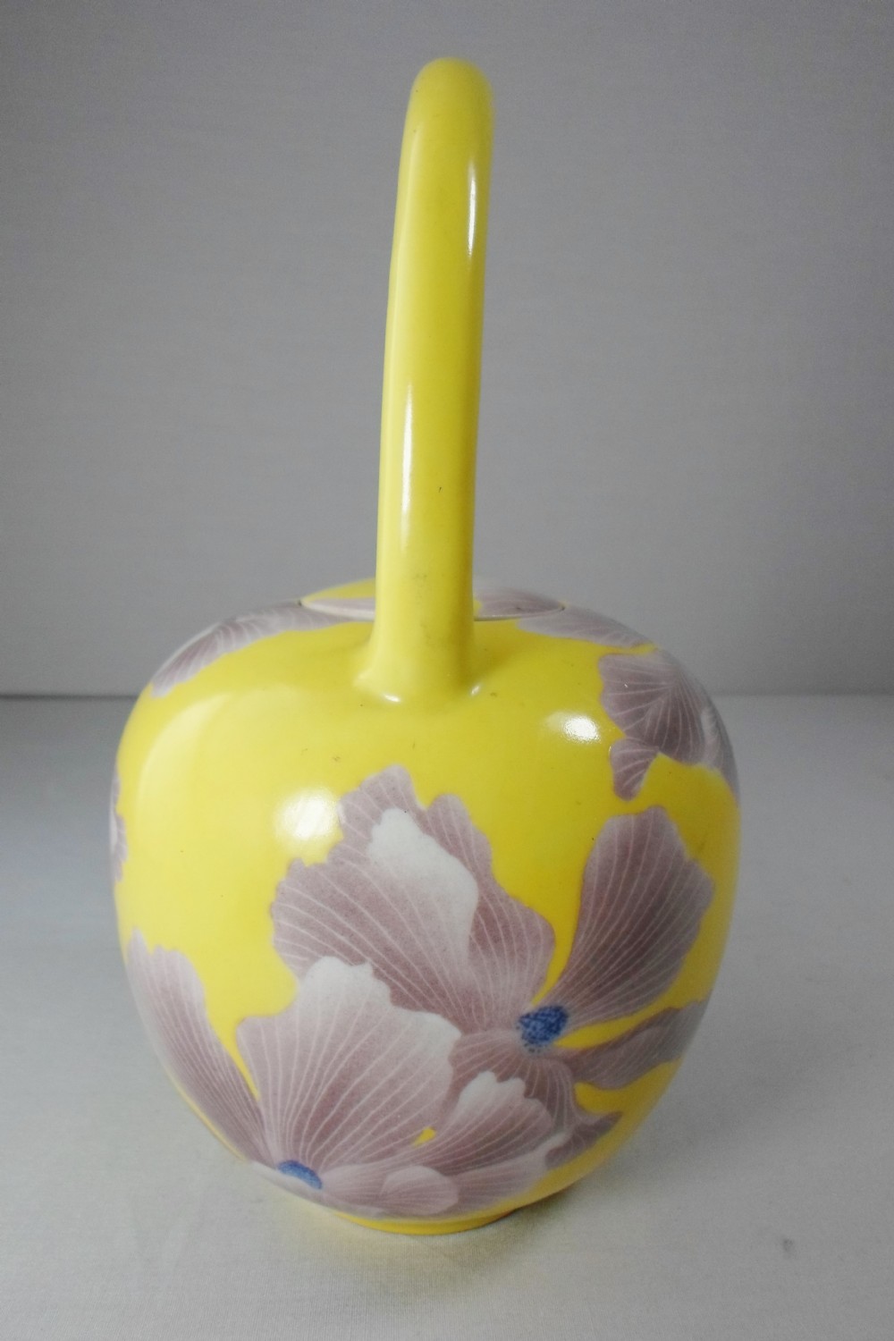 A STRIKING YELLOW GROUND TEA KETTLE BY MAKUZU KOZAN View II