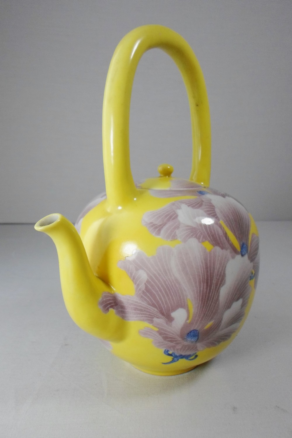 A STRIKING YELLOW GROUND TEA KETTLE BY MAKUZU KOZAN View IV