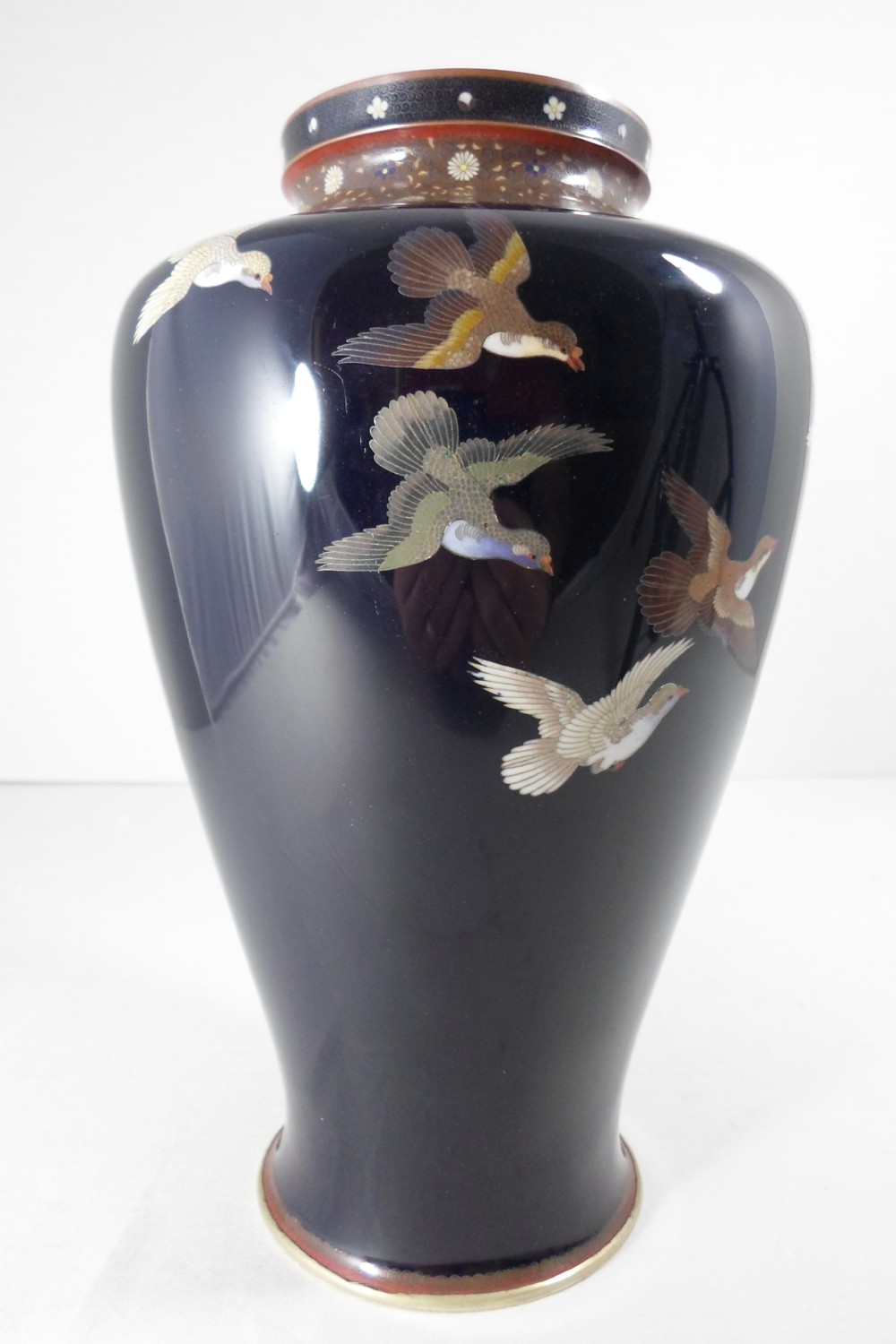 A FINE JAPANESE CLOISONNE SILVER WIRE BIRD VASE View IV